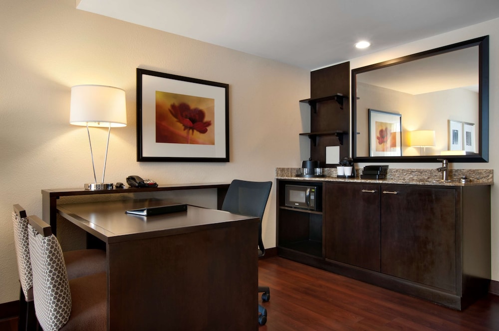 Embassy Suites by Hilton Jackson North Ridgeland - photo 14