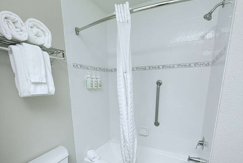La Quinta Inn & Suites by Wyndham Orlando Universal area - photo 35