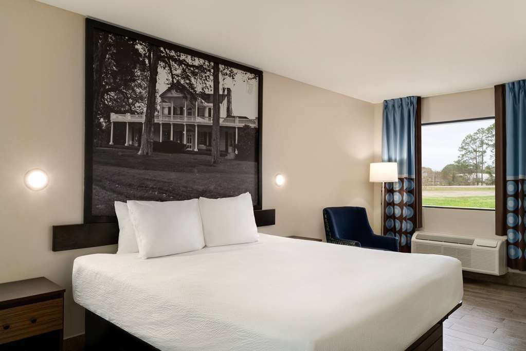 Super 8 by Wyndham Ocean Springs Biloxi - photo 10