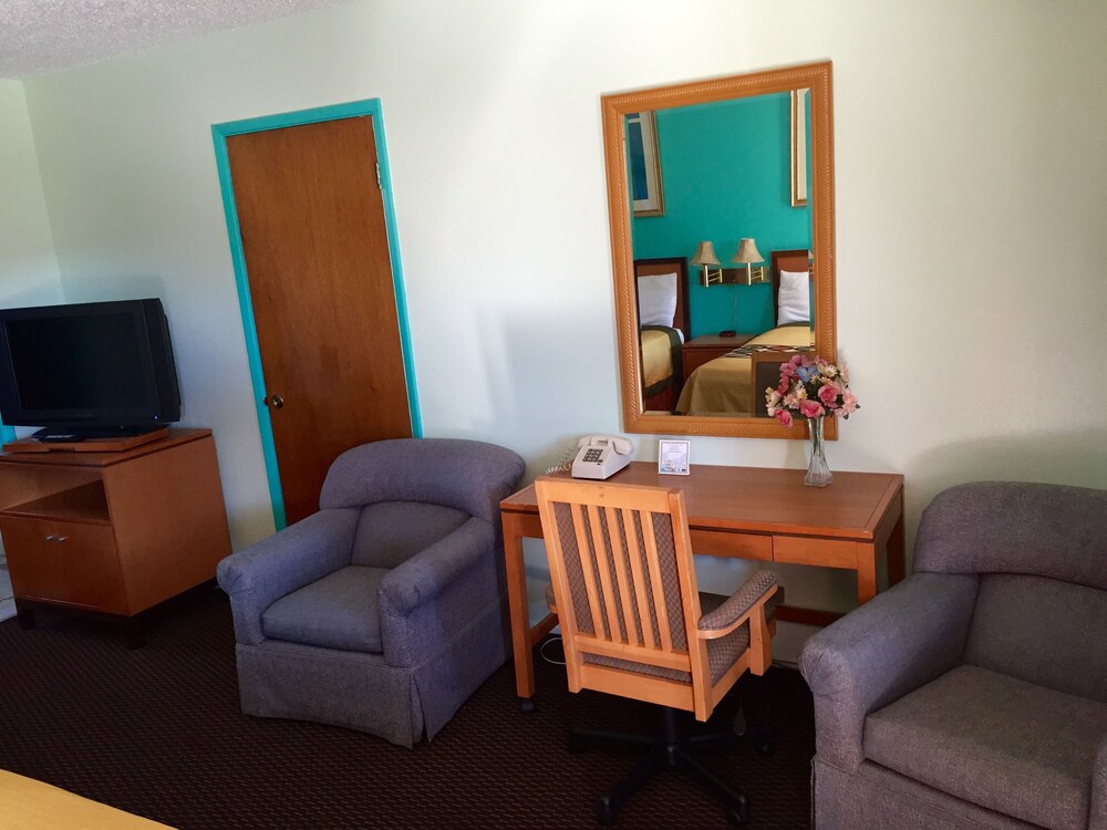 Klamath Motor Lodge - photo 32