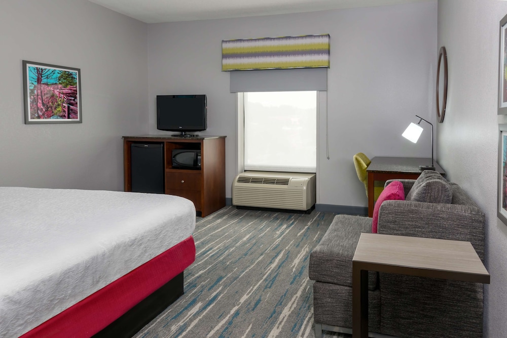 Hampton Inn & Suites Winston Salem University Area NC - photo 10