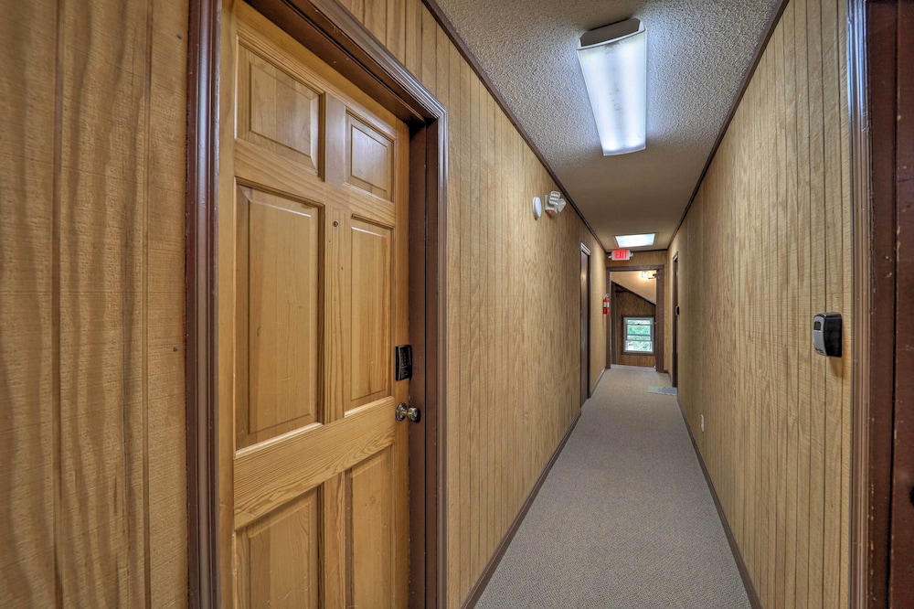 Cozy Condo: Walk to Resort 9 Mi to Sugar Mountain - photo 23