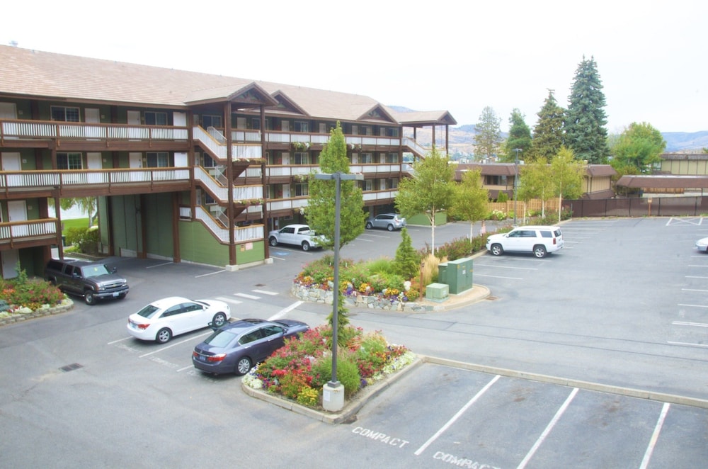 Lakeside Lodge And Suites - photo 56