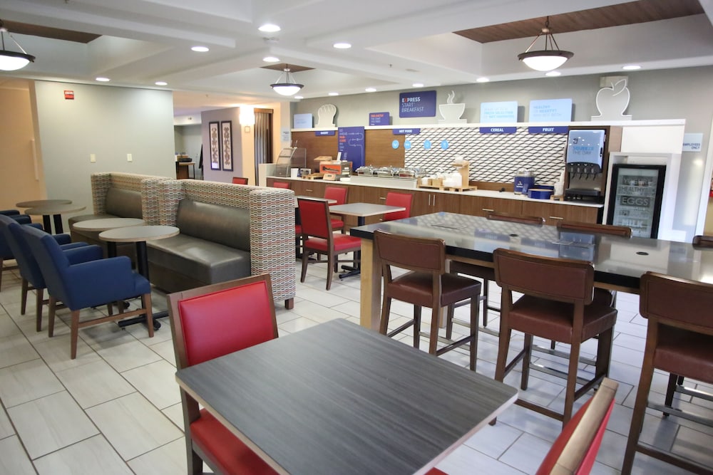 Holiday Inn Express & Suites Claypool Hill by IHG - photo 23