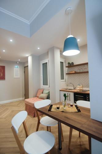 Patio Apartment near metro & Acropolis — 4-Star Luxury Hotel in Athens, Greece