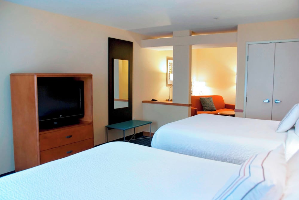 Fairfield Inn & Suites by Marriott Ames - photo 10