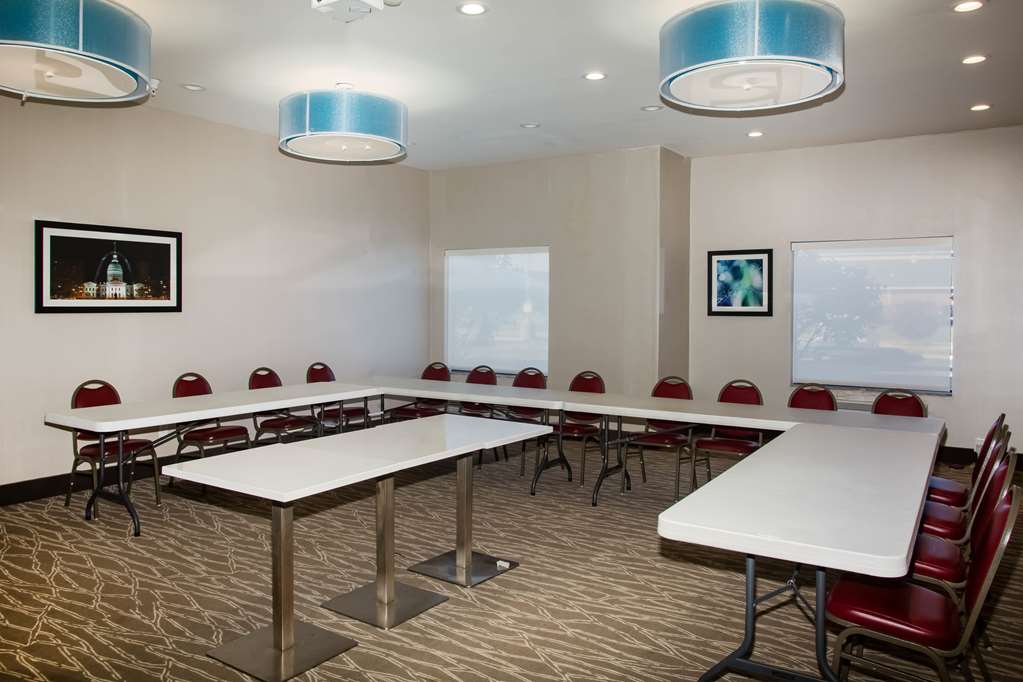 La Quinta Inn & Suites by Wyndham Pontoon Beach - photo 45