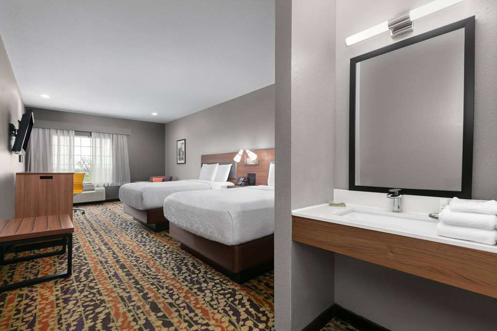 La Quinta Inn & Suites by Wyndham Belton Temple South - photo 25