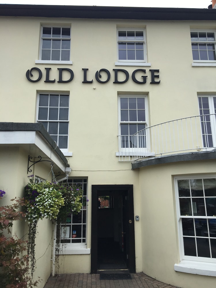 The Old Lodge — 4-Star Luxury Hotel in Gosport, United Kingdom