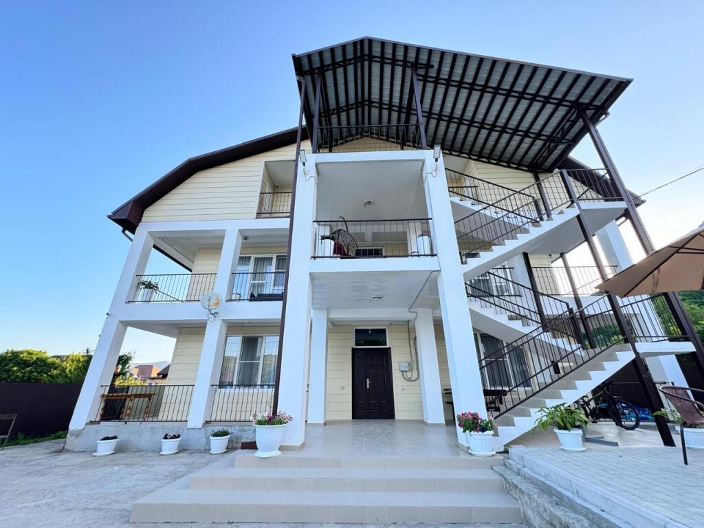 Gektor - carbon neutral hotel in Unknown City