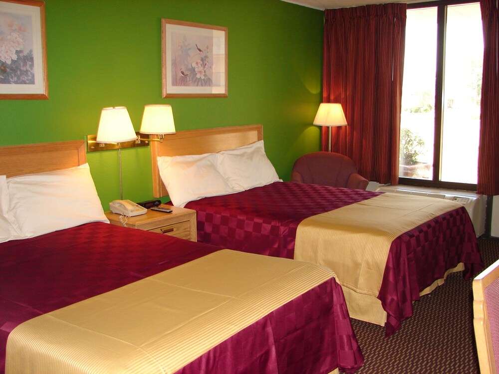 Columbus Inn & Suites - photo 9