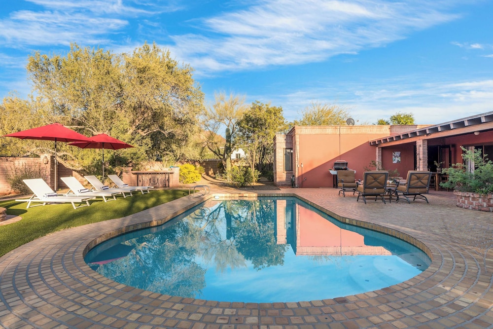 Charming 5BDR Hacienda w Pool Fire Pit Billiards La Casona by AvantStay - photo 40