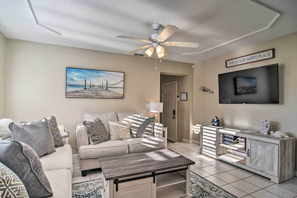 Beach style Getaway w Lanai 4 Mi to Beaches — hotel in Largo