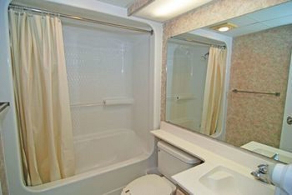 Units at Beach Cove Resort by Elliott Beach Rentals - photo 10