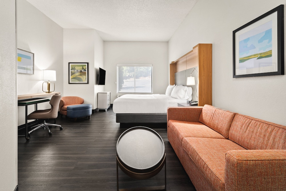 Holiday Inn & Suites Bothell by IHG - photo 22