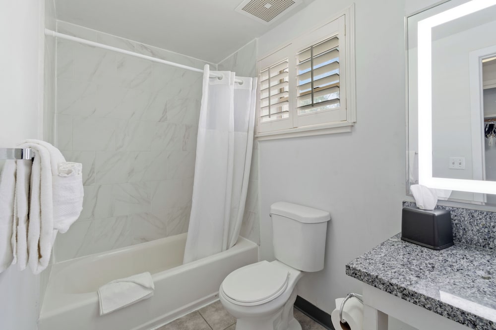 Lions Gate Hotel - photo 47