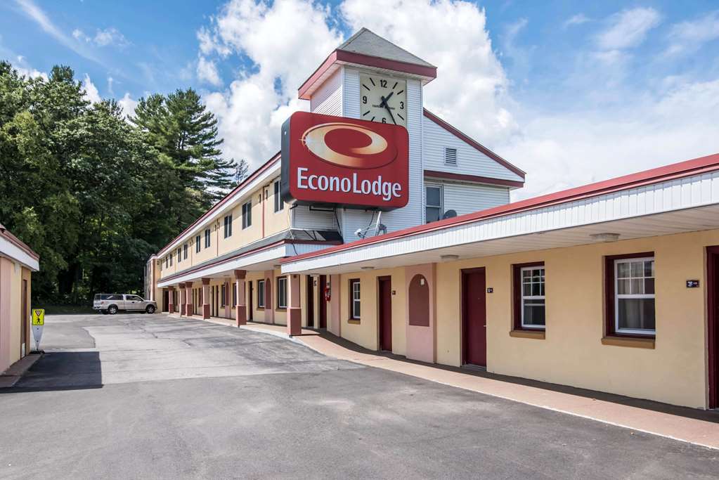 Econo Lodge Brattleboro South - photo 6