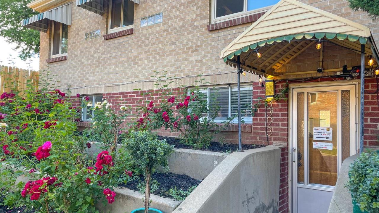 Sloans Lake Walk to eateries bars Free parking in Denver, United States