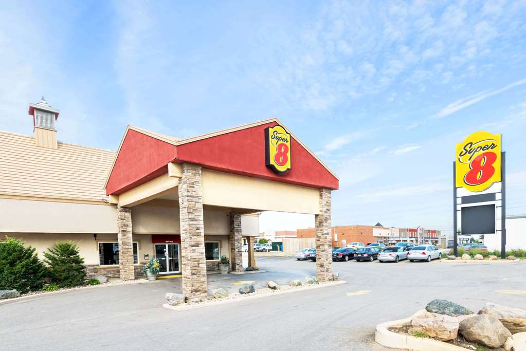 Super 8 by Wyndham Cambridge Kitchener Waterloo Area