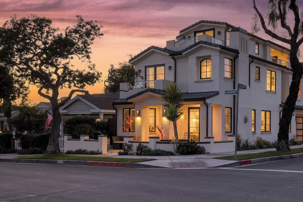 Sea Crown by AvantStay 5mins from the Beach w Multiple Terraces PermitSLP13639 — 4-Star Luxury Hotel in Newport Beach, United States
