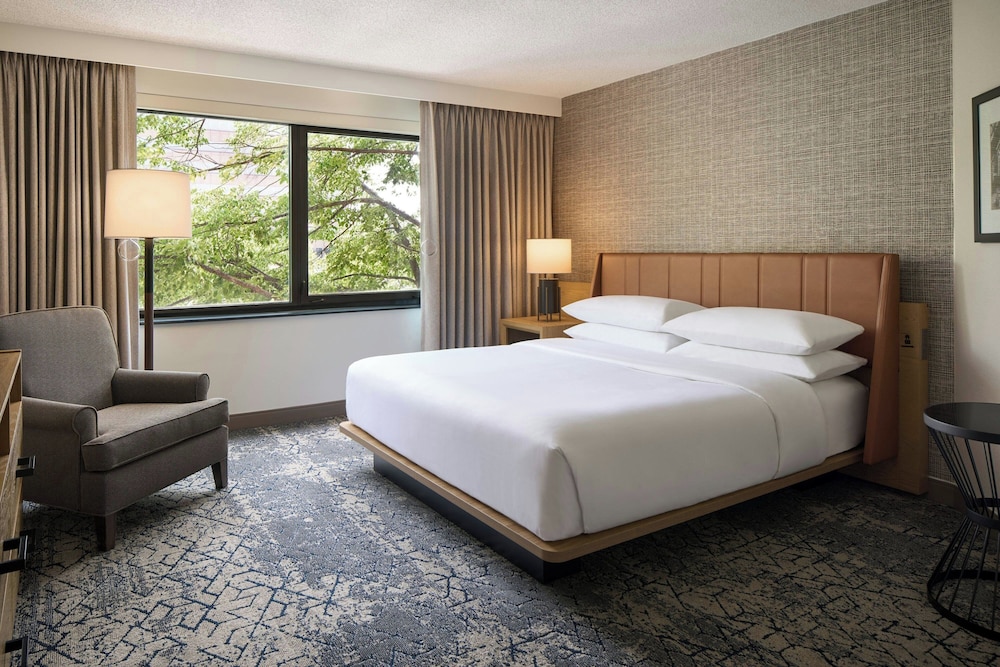 Sheraton Suites Chicago O'Hare - photo 29
