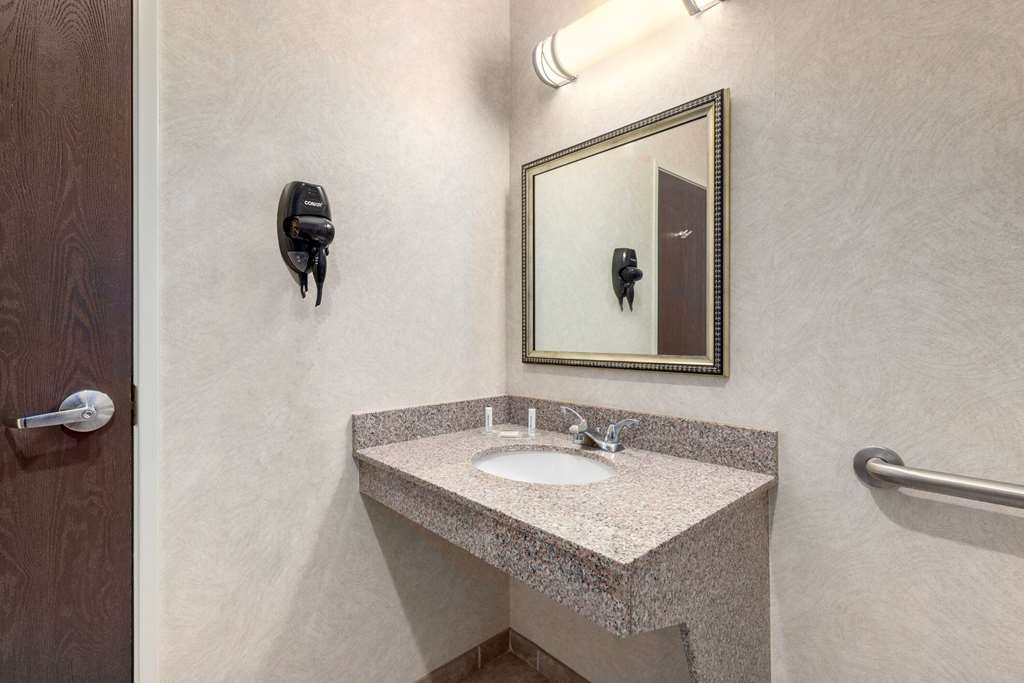 Baymont by Wyndham Pratt - photo 11