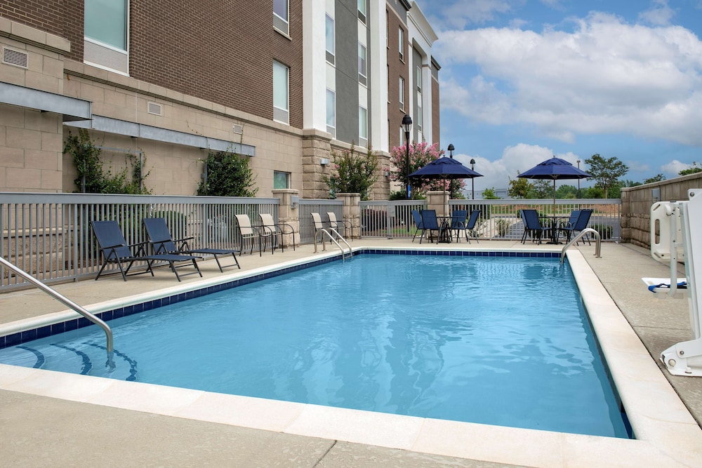 Hampton Inn & Suites Holly Springs - photo 27