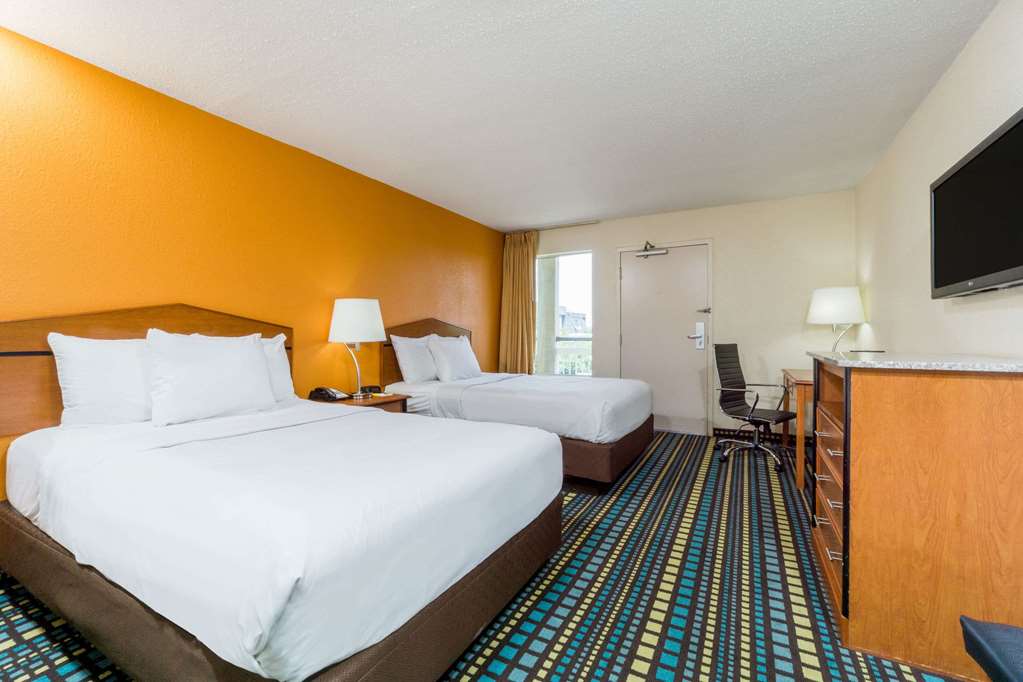 Days Inn by Wyndham Florence Cincinnati Area - photo 10