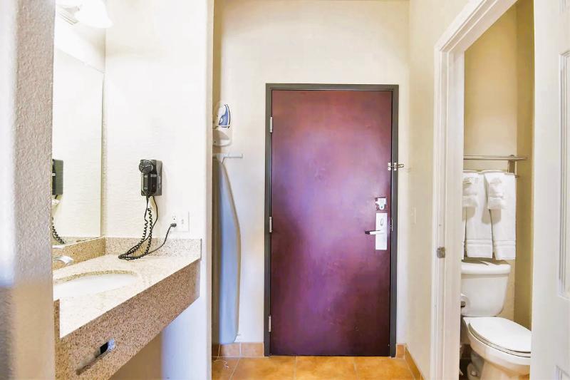 OYO Townhouse Clute Lake Jackson - photo 46