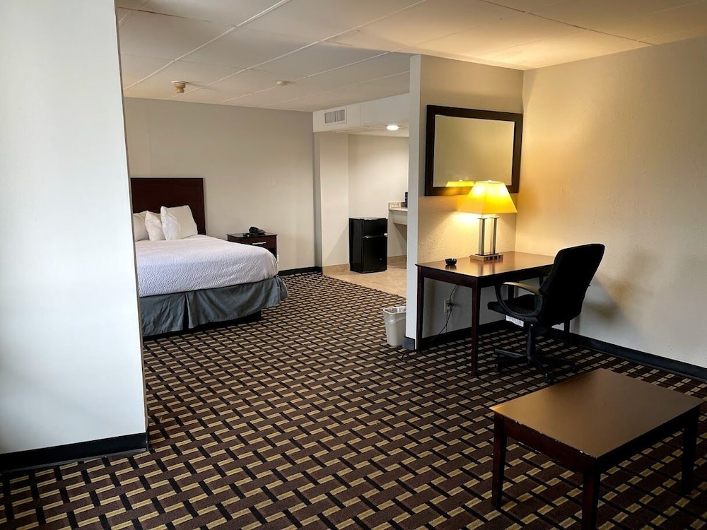 Days Inn by Wyndham Fort Wright Cincinnati Area - photo 18