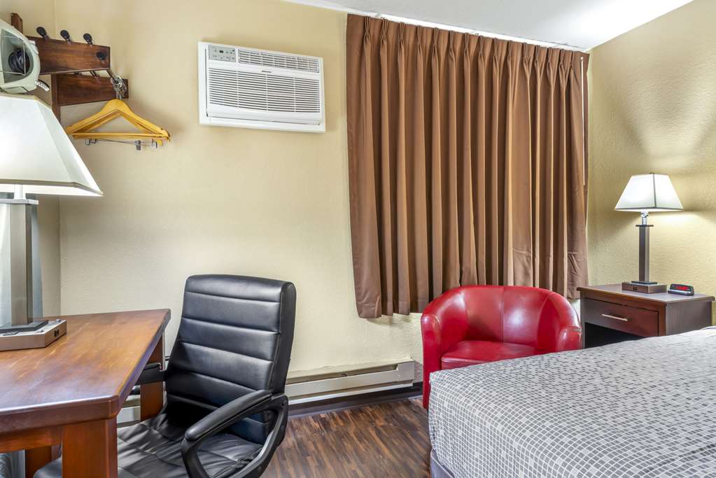 Econo Lodge La Crosse North - photo 10