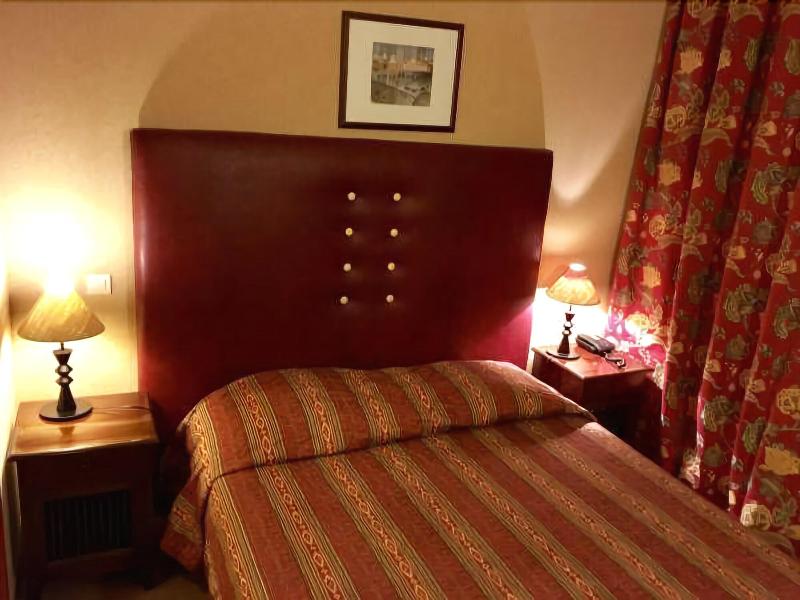 Les Hotels Dorele — hotel in Montargis