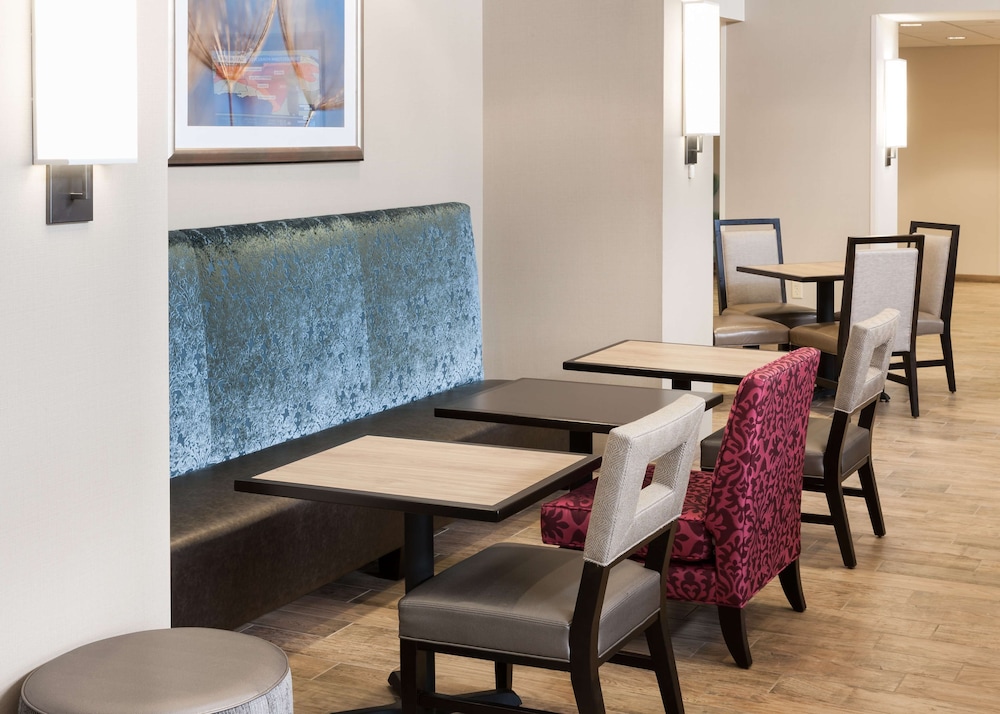 Hampton Inn & Suites Davenport - photo 32