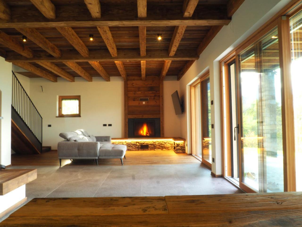 Villa Perlino — 4-Star Luxury Hotel in Colico Piano, Italy