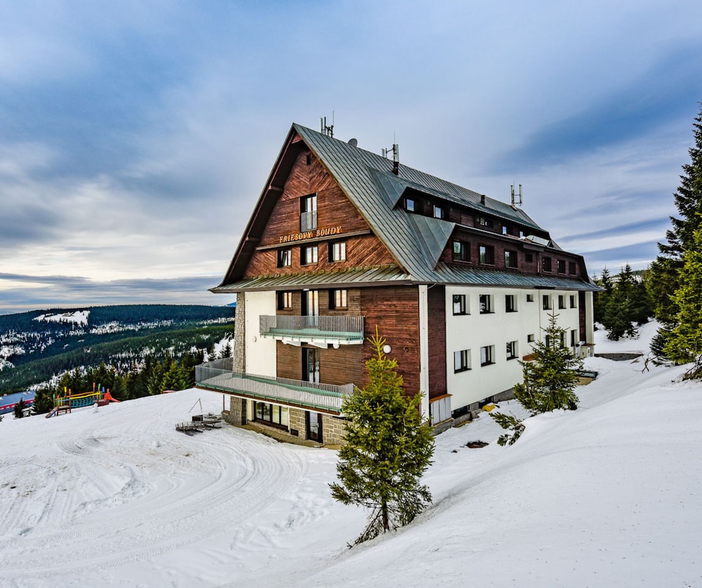 Horský Hotel Friesovy Boudy — 4-Star Luxury Hotel in Spindleruv Mlyn, Czech Republic
