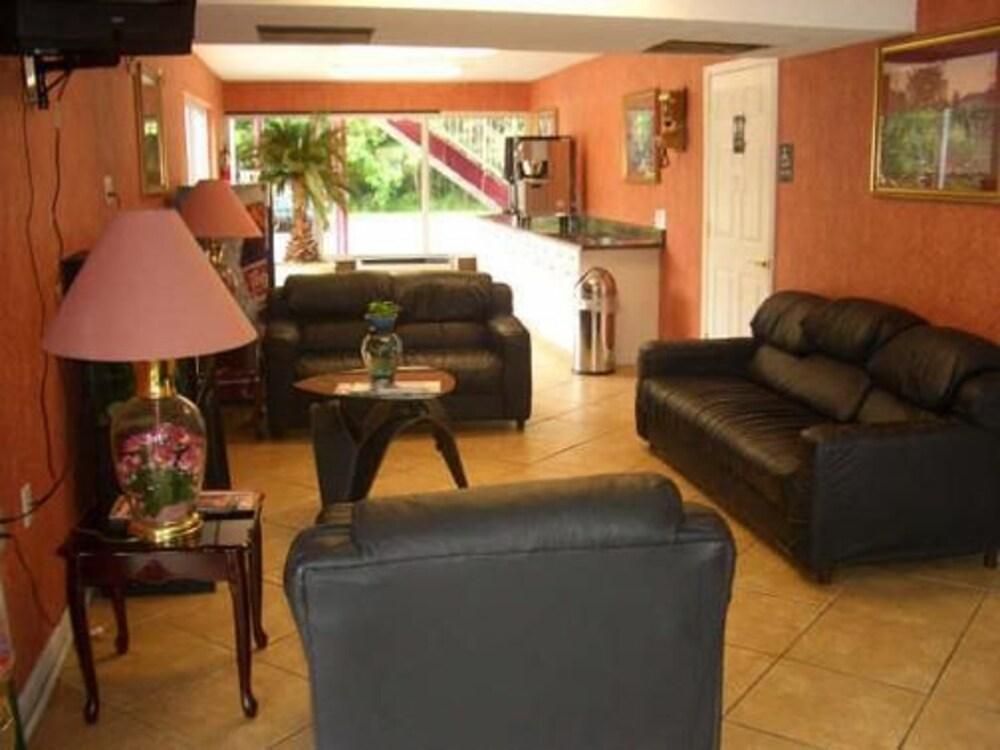 Guest Inn Dalton - photo 11