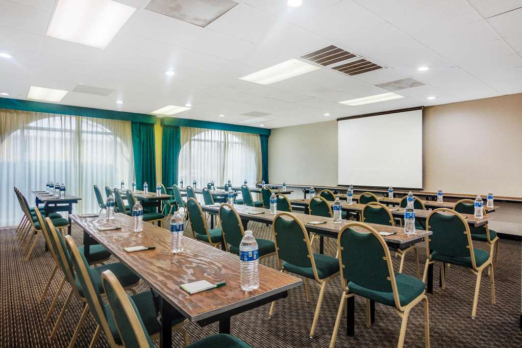 Days Inn by Wyndham Del Rio - photo 47