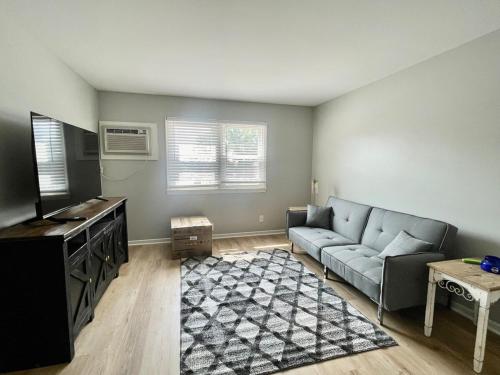 Cathedral 3 Charming Apartment walk to UNMC — 4-Star Luxury Hotel in Omaha, United States