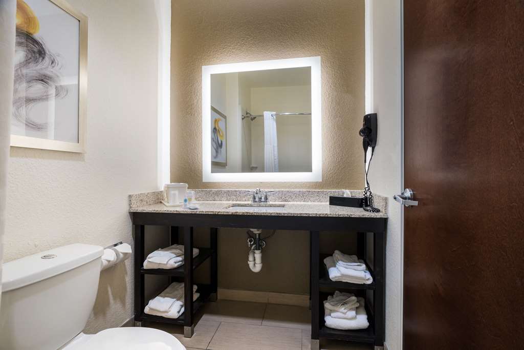 Comfort Inn & Suites Victoria North - photo 20