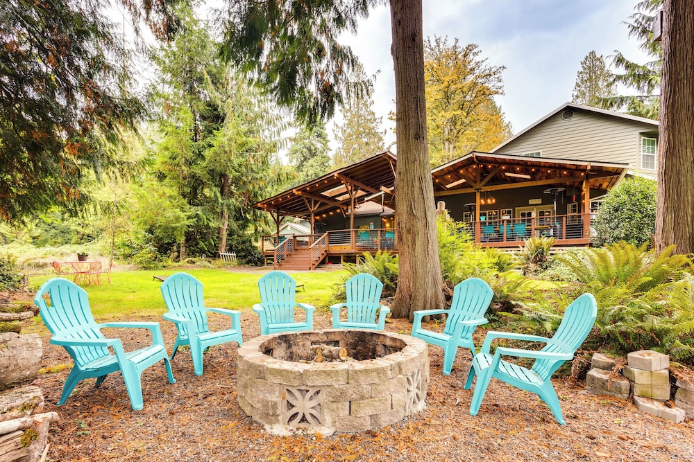 Hot Tub And Fire Pit Access Peaceful Renton Retreat — Renton