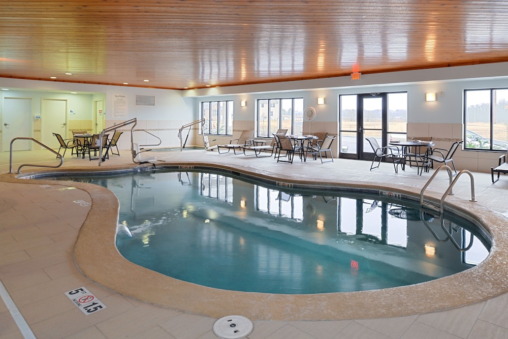 Holiday Inn Express & Suites Greenfield by IHG - photo 16