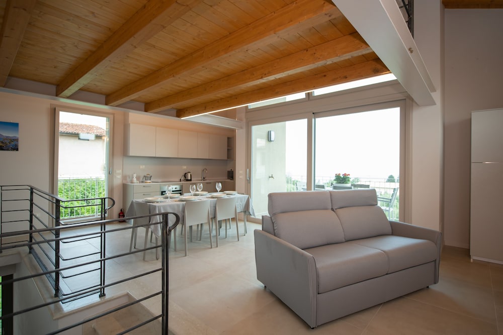 Villa Simoni — 4-Star Luxury Hotel in Manerba Del Garda, Italy