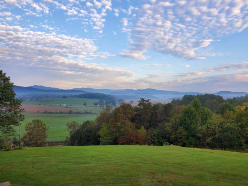 The Loft at Hebron Valley Overlook — 4-Star Luxury Hotel in Madison, United States