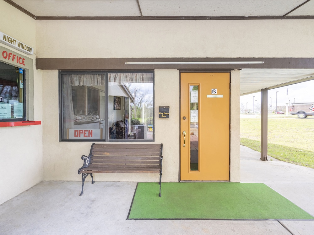 OYO Hotel Daleville AL Hwy 84 - photo 35