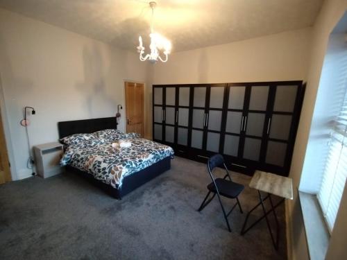 Double Bed Manchester Close To Bolton City Centre C2 - carbon neutral hotel in Little Hulton
