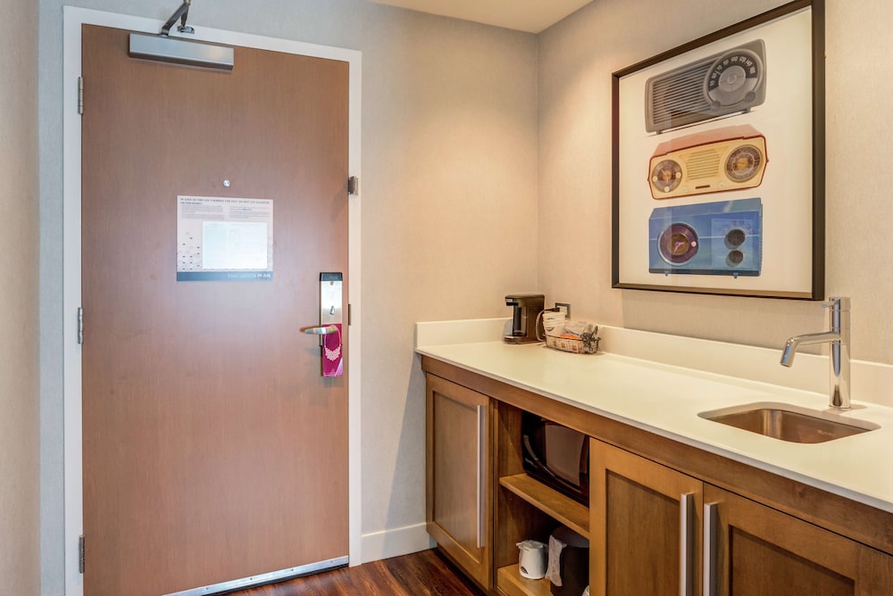 Hampton Inn & Suites Boston Waltham - photo 11