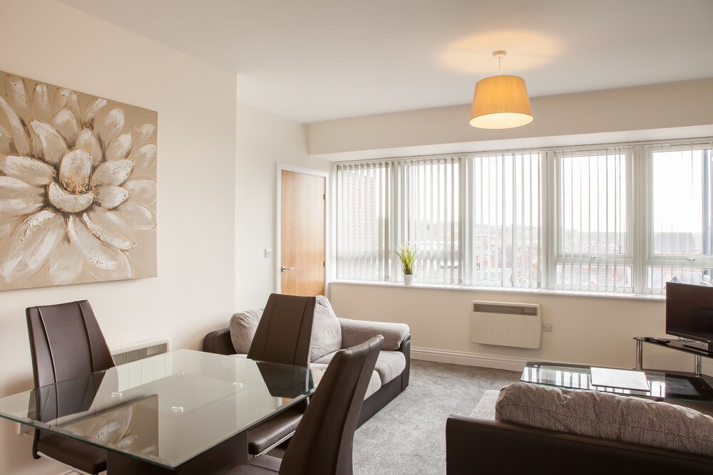 Guild House — 4-Star Luxury Hotel in Swindon, United Kingdom