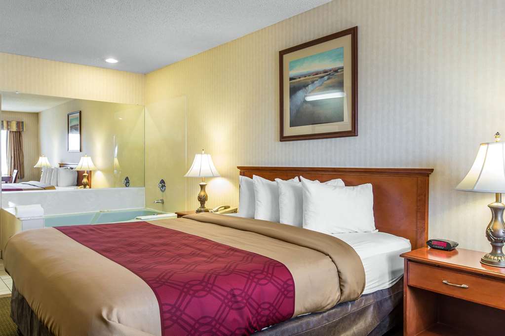 Econo Lodge Inn & Suites Riverside Corona - photo 14