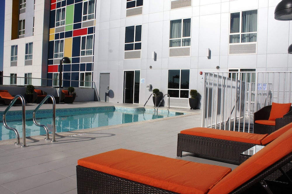 Hampton Inn by Hilton North Hollywood - photo 4