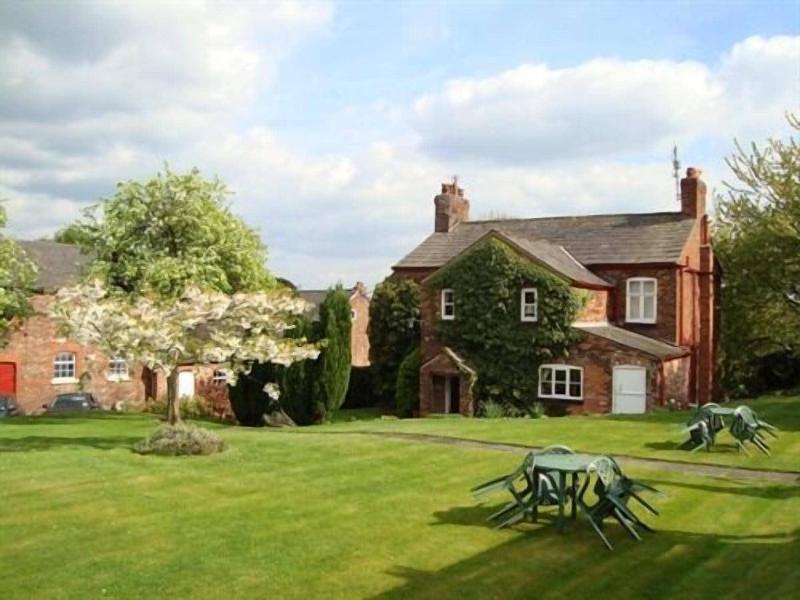 Ash Farm Country Guest House — 4-Star Luxury Hotel in Altrincham, United Kingdom